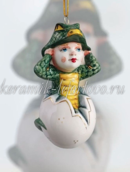 Елочная игрушка "Малыш в костюме змейки" (цветная с золотом) ШФ-053С